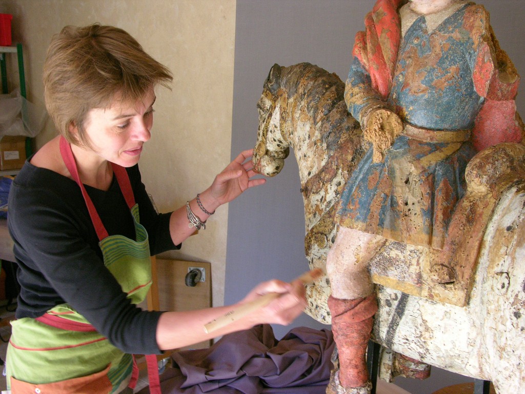 Hélène Gruau, restauratrice d’œuvres sculptées